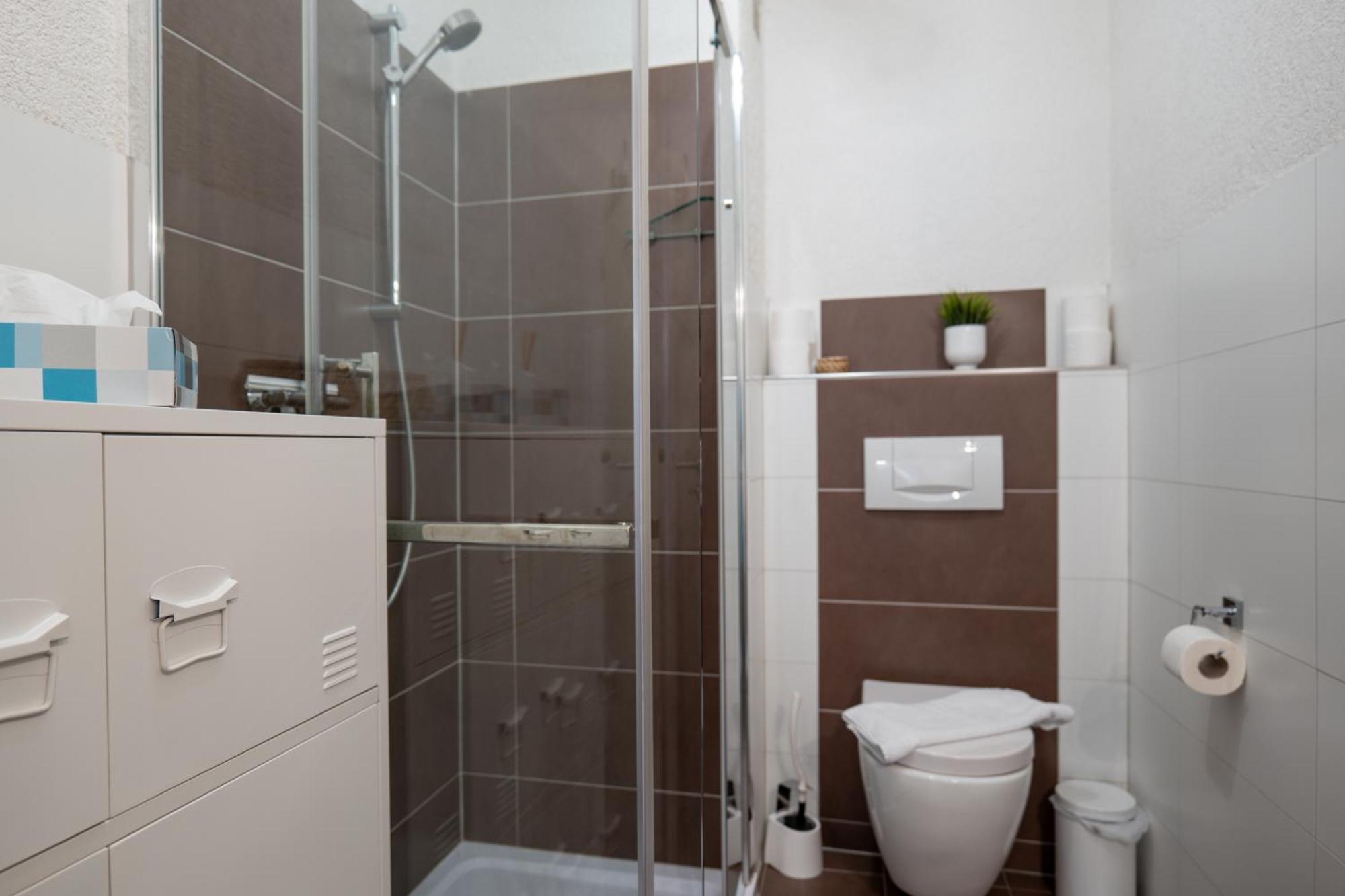Riesling Appartement For 2 - 4 People - Billiards - Balcony With Mosel View - Parking - Wine Barrel Bar - Fully Equipped Kitchen - Netflix - Waiputv - 3 Km From Cochem クロッテン エクステリア 写真